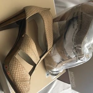 NWOT Michael Kors Berkle T Strap Shoes